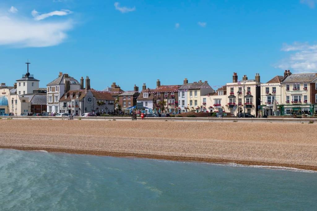 Pilots Lodge By Deal Castle With Free Parking Exterior photo
